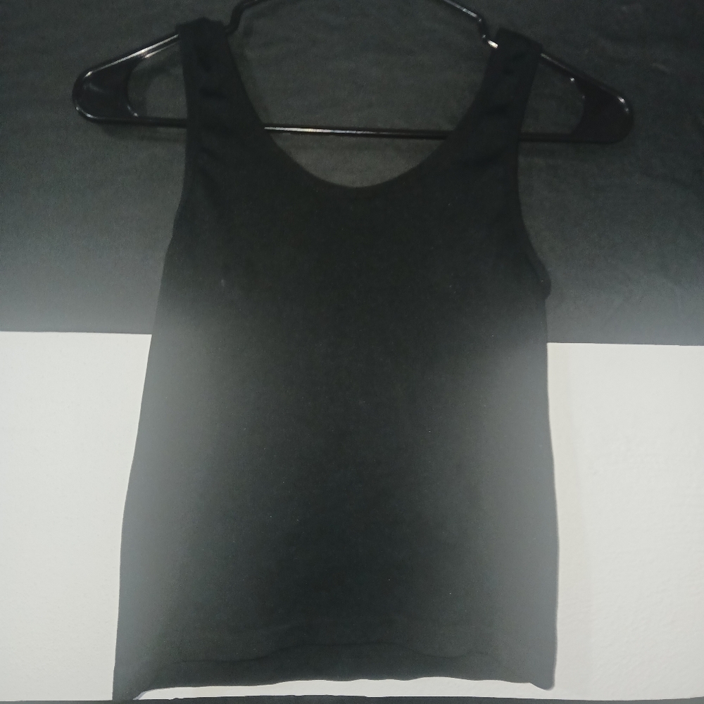 Women Black seamless ribbed tank crop top - Picture 5 of 6